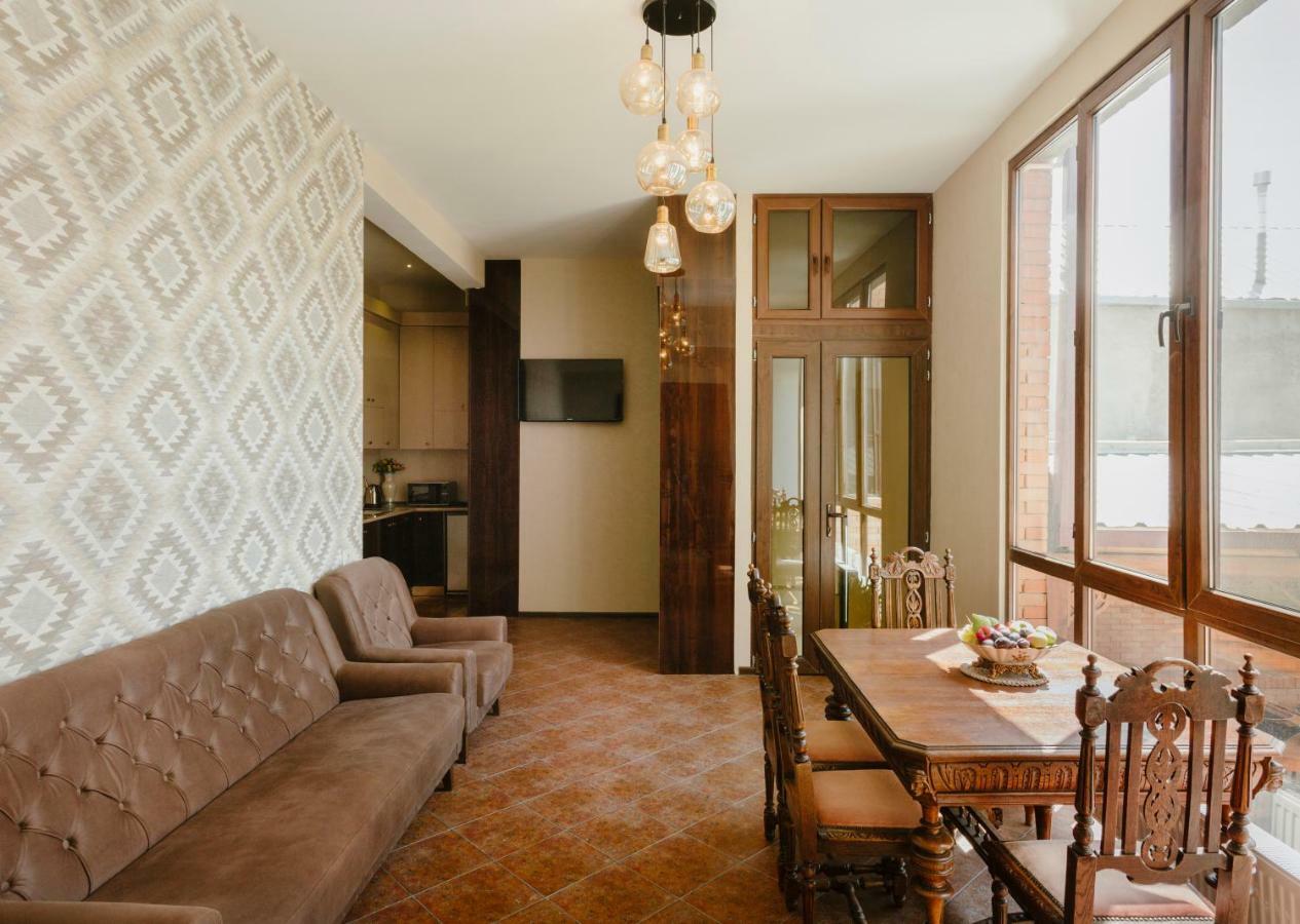 Brick Walls Gori Ngoại thất bức ảnh